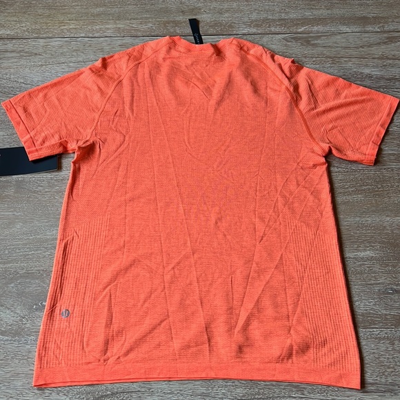 Lululemon Metal Vent Tech Short Sleeve Shirt 2.0 in Warm Coral/ Highlight Orange - Picture 9 of 13